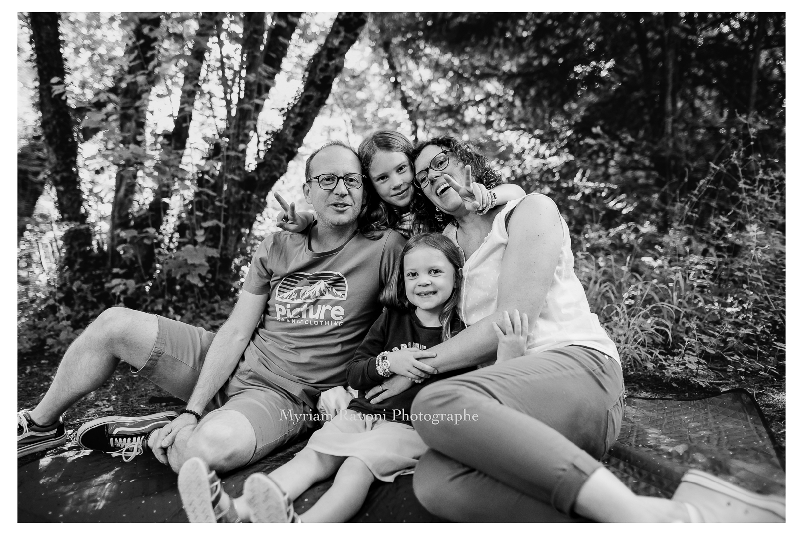 séance photo famille en forêt